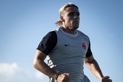 Spinelli minimiza polêmicas da arbitragem em derrota do Vasco: 'Não interferiu'