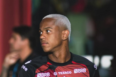 Wallace Yan tenta retomar espaço depois de negociação frustrada com Bragantino