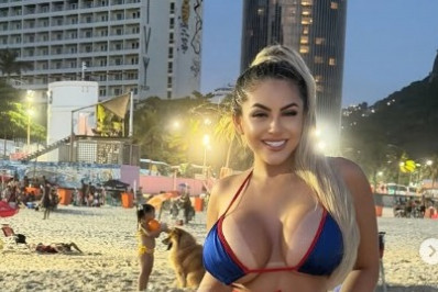 Musa do Cerro faz novo ensaio em praia do Rio: 'Conquista o mundo'