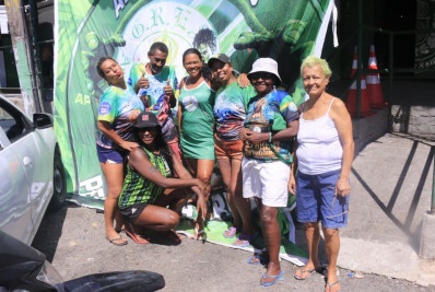 Integrantes da Acadêmicos de Santa Cruz festejam retorno à Série Ouro um dia após título