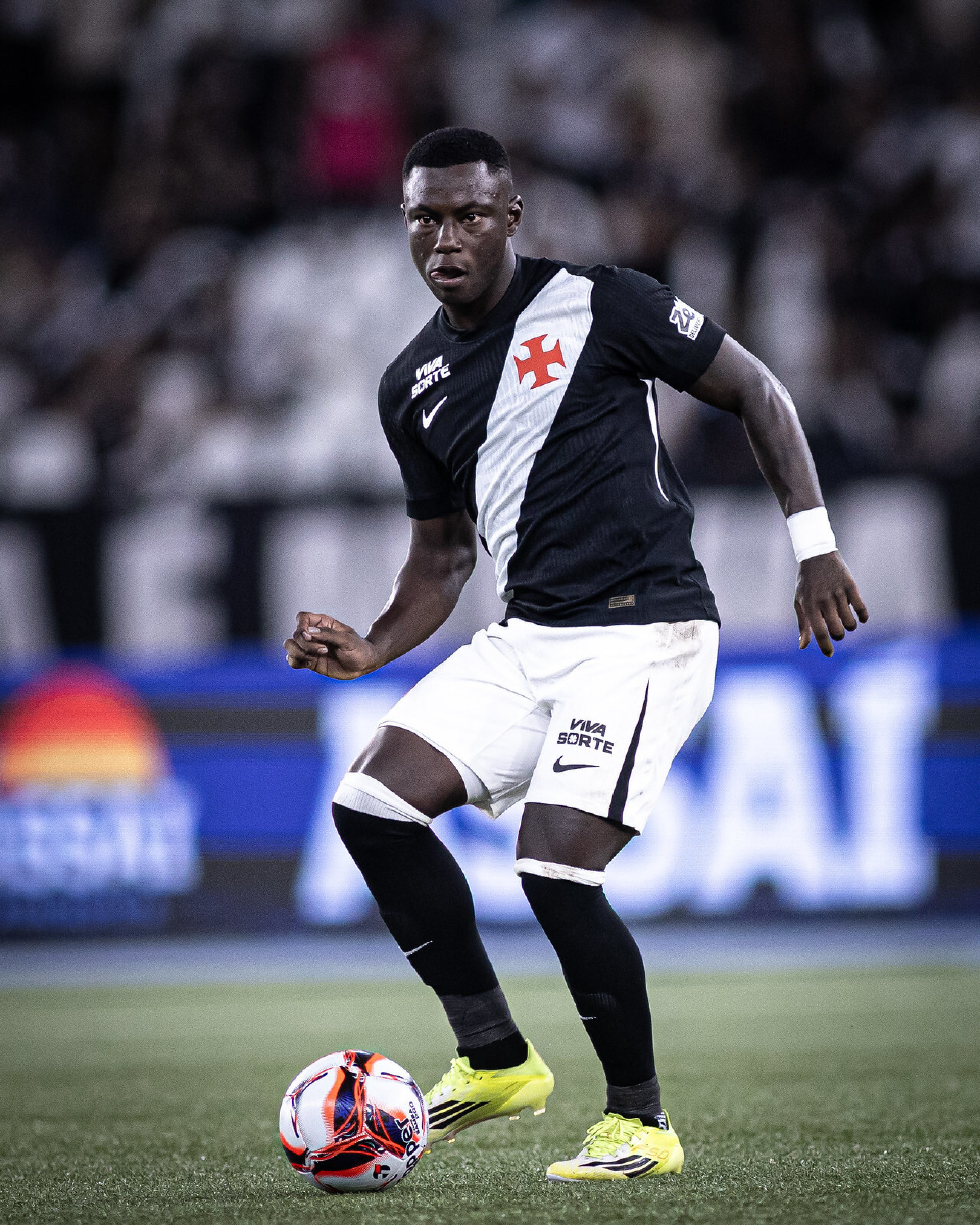 Marino Hinestroza em ação pelo Vasco - Matheus Lima / Vasco
