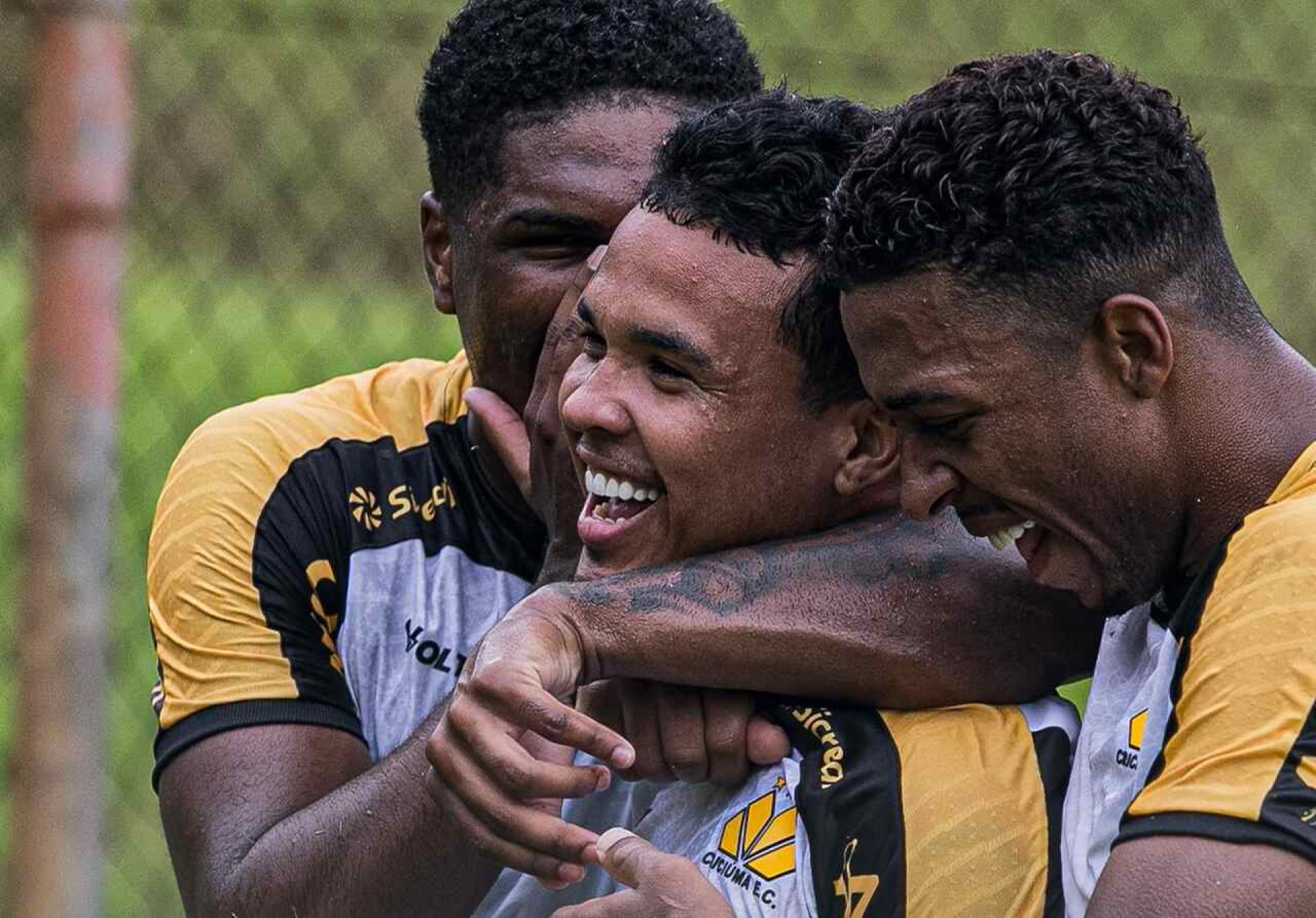 Cruzeiro sofre virada do Crici&uacute;ma no finzinho e perde a primeira no Brasileir&atilde;o Sub-20