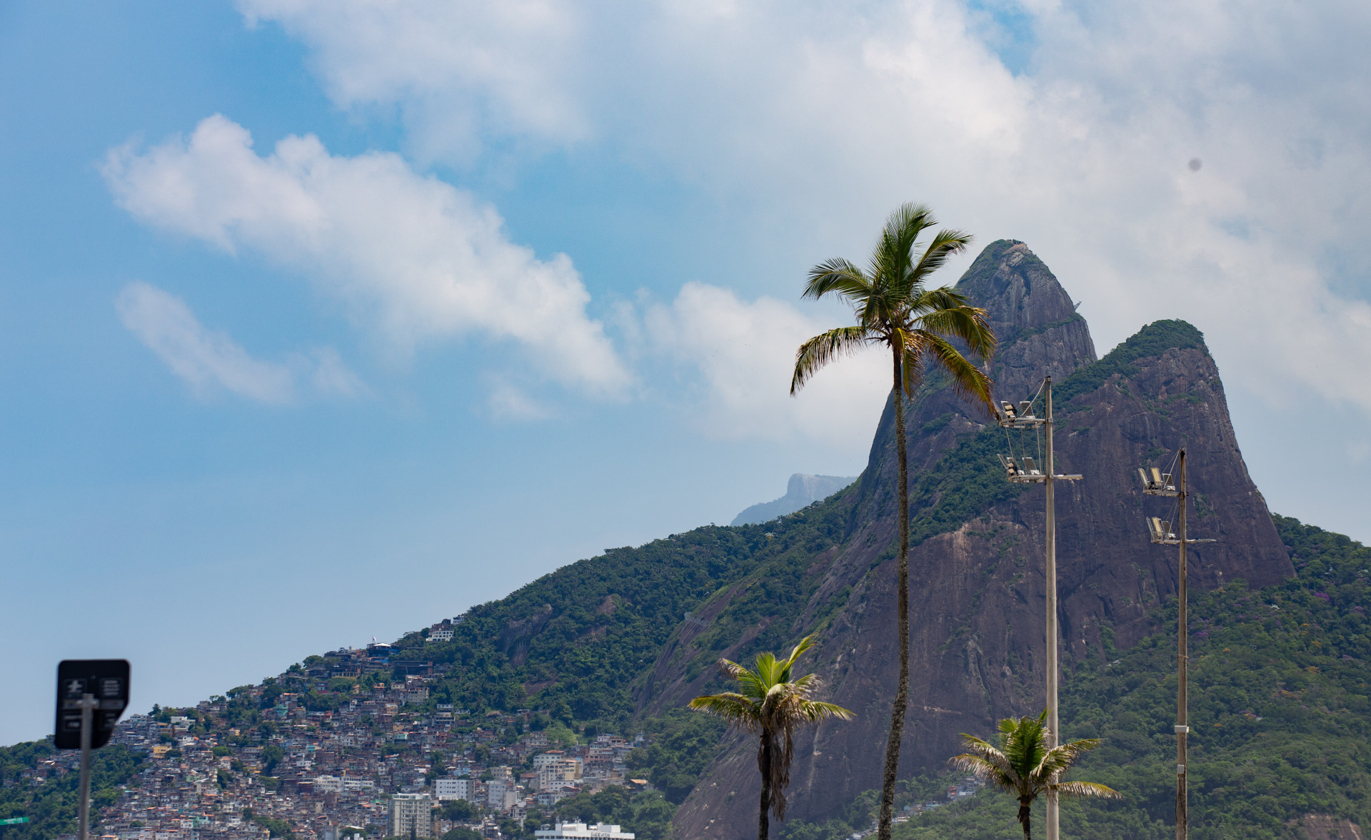 Movimentação na Praia de Ipanema, Zona Sul do Rio, na tarde desta quarta-feira (25) - Érica Martin/Agência O Dia