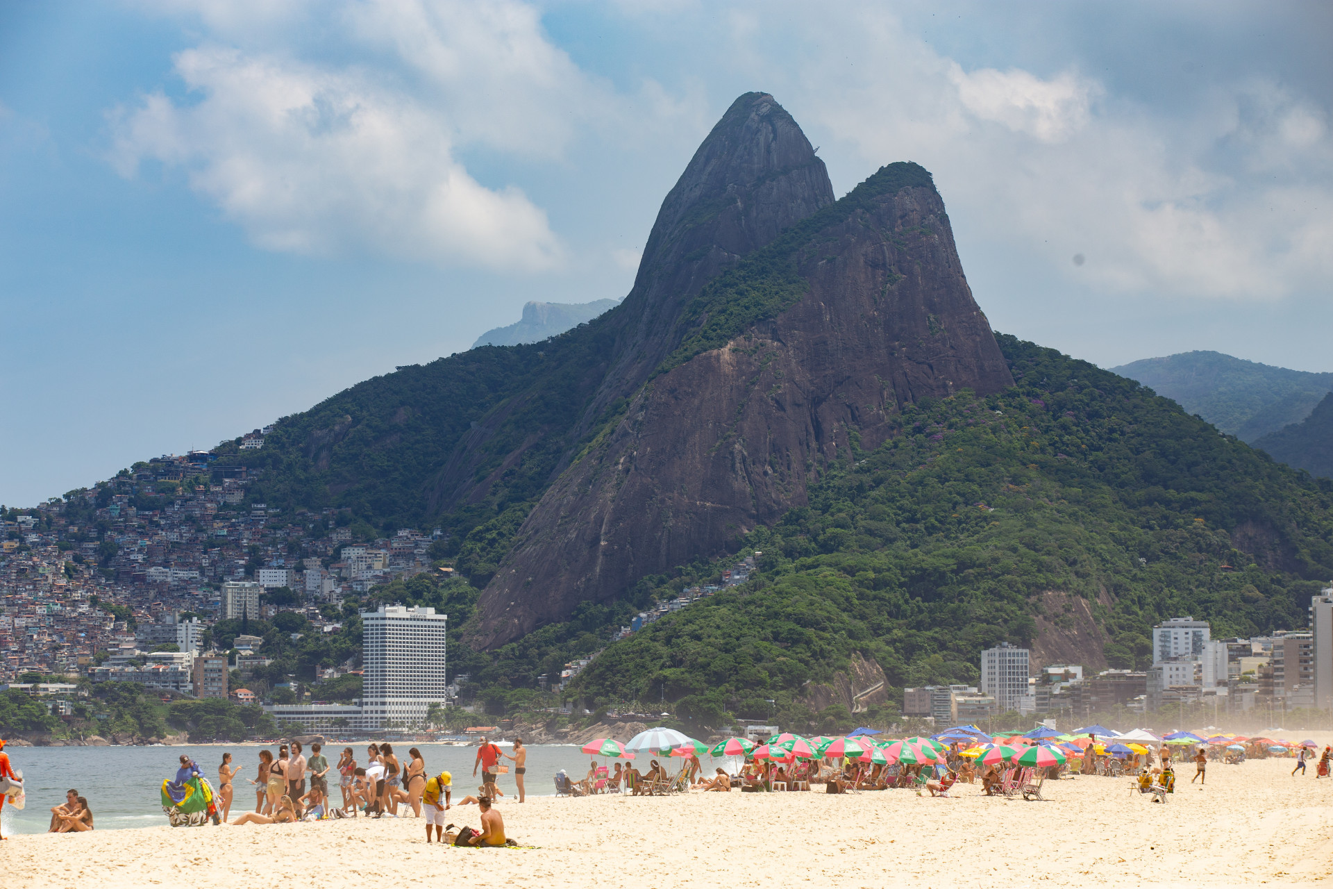 Movimentação na Praia de Ipanema, Zona Sul do Rio, na tarde desta quarta-feira (25) - Érica Martin/Agência O Dia