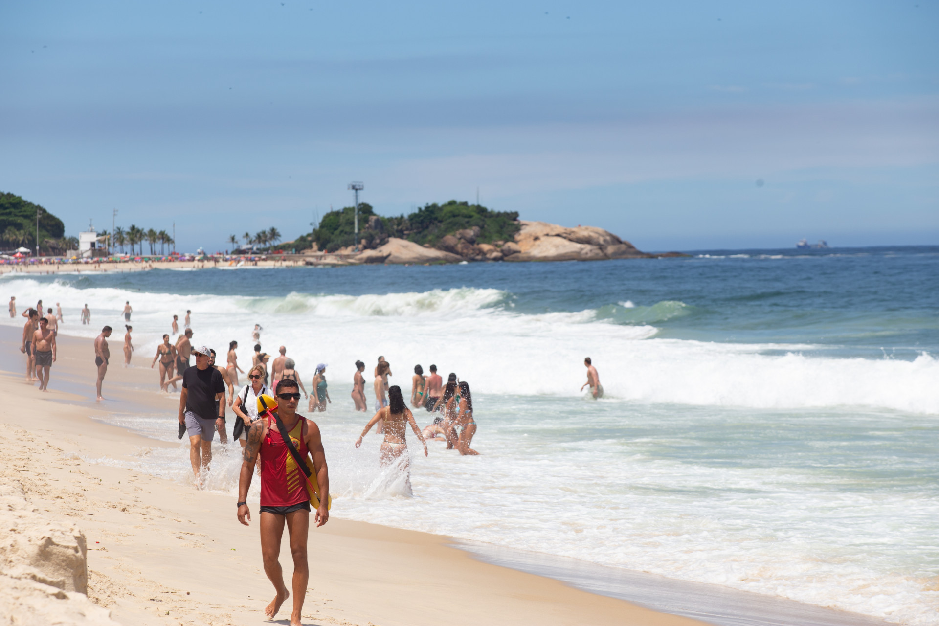 Movimentação na Praia de Ipanema, Zona Sul do Rio, na tarde desta quarta-feira (25) - Érica Martin/Agência O Dia