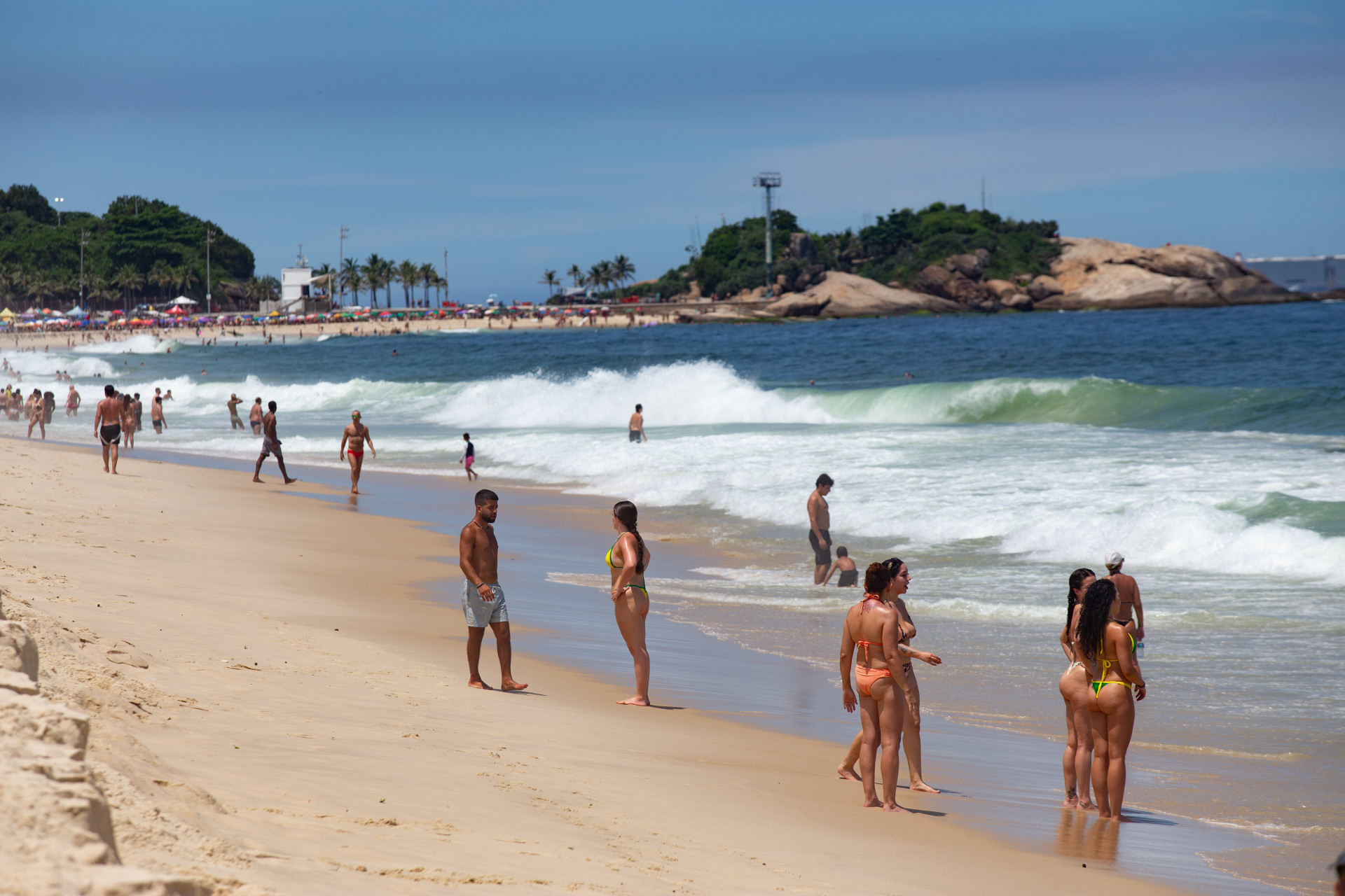 Movimentação na Praia de Ipanema, Zona Sul do Rio, na tarde desta quarta-feira (25) - Érica Martin/Agência O Dia