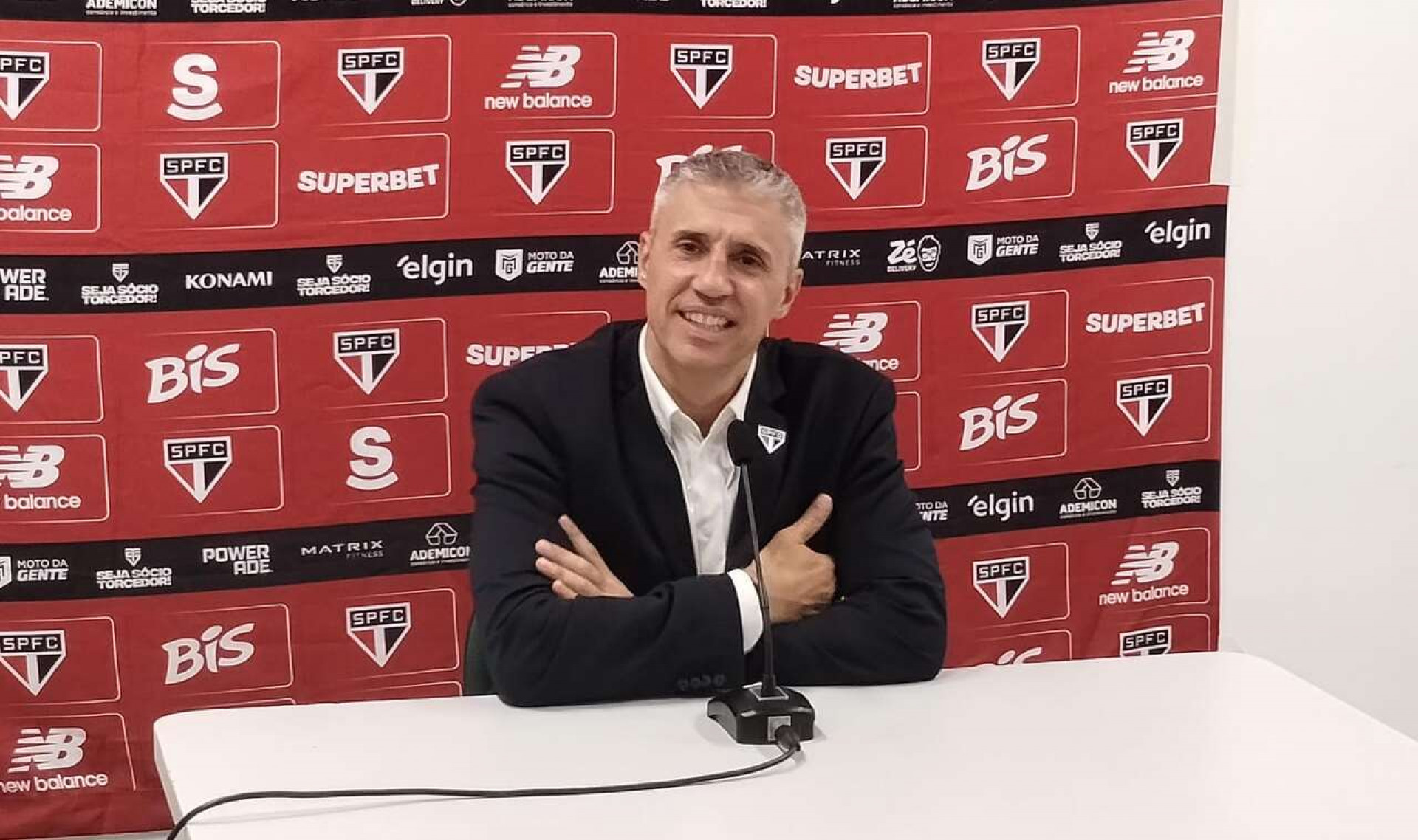 Crespo valoriza time alternativo, elogia elenco e descarta sa&iacute;da do S&atilde;o Paulo