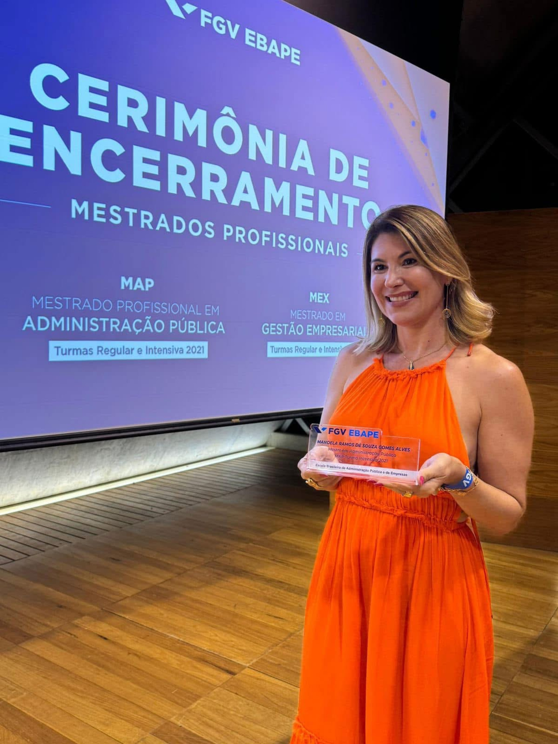 Manoela Peres - A ciência que cura e a influência que transforma
