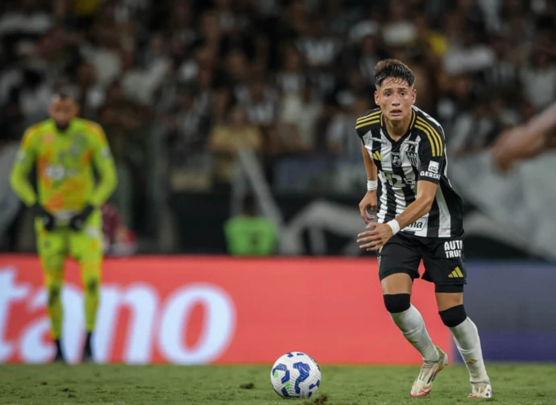 Fifa condena Atl&eacute;tico a pagar clube chileno por Ivan Rom&aacute;n