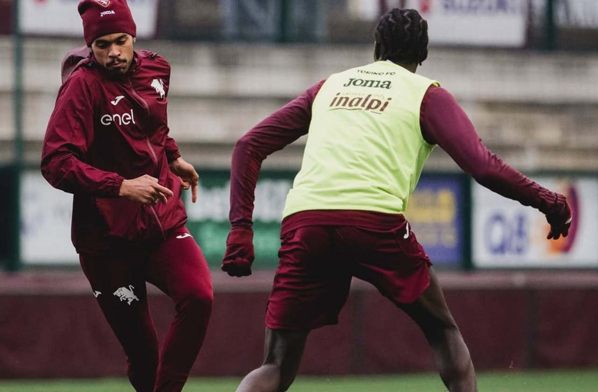 V&iacute;deo: torcida do Torino joga esterco na porta de CT em protesto contra m&aacute; fase
