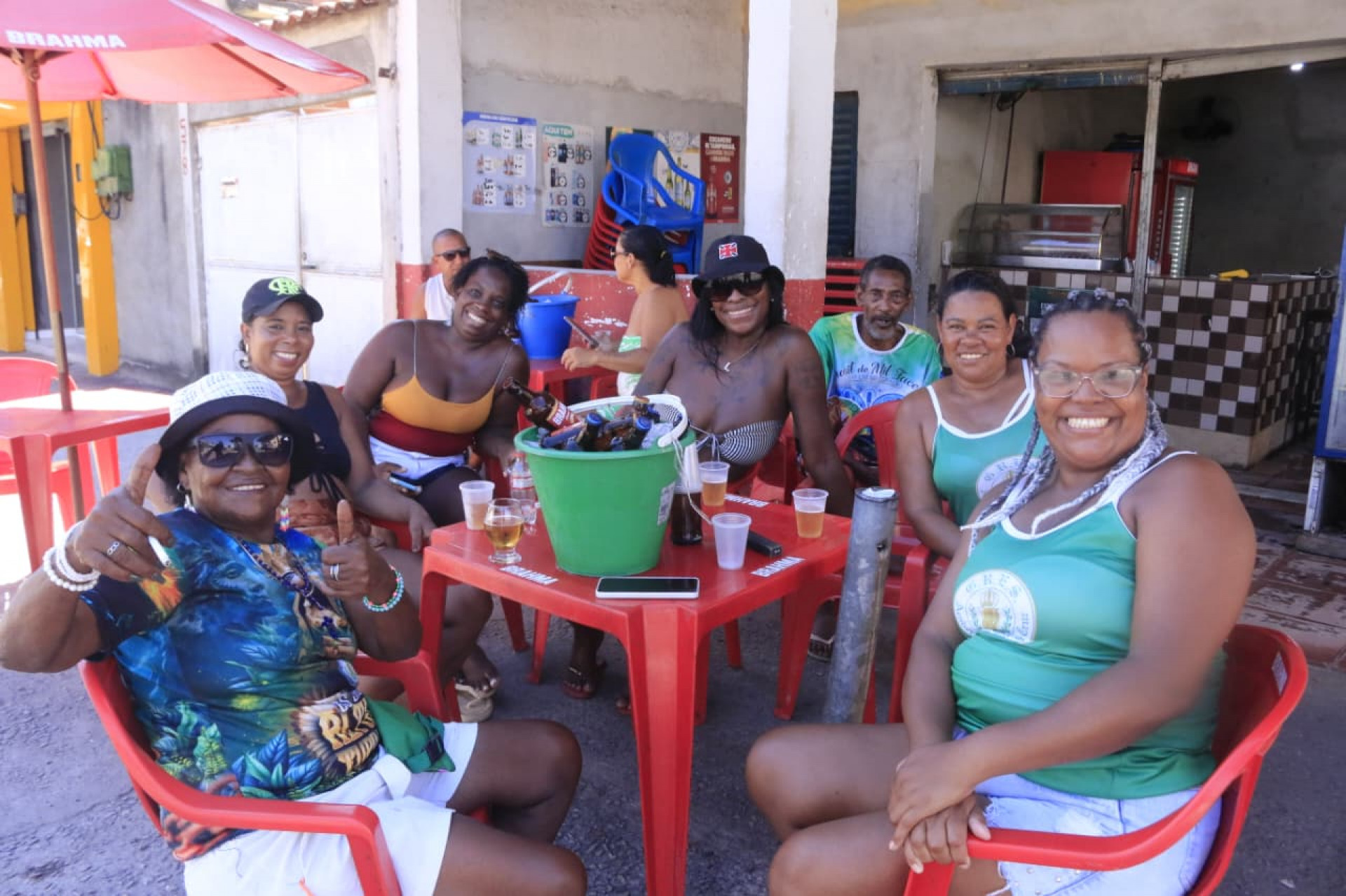 Integrantes da Acadêmicos de Santa Cruz comemoram título da Série Prata e retorno à Série Ouro - Carlos Elias / Agência O Dia