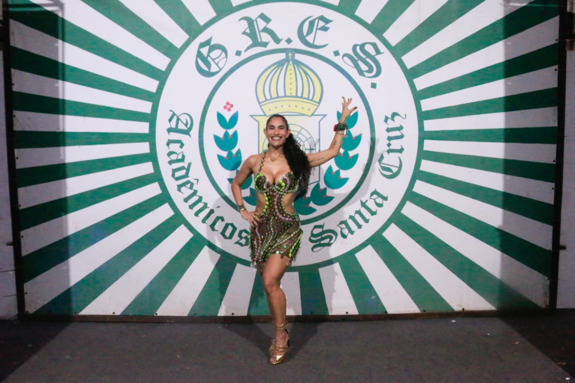 Rainha de bateria da Acadêmicos de Santa Cruz, Larissa Nicolau celebra título de campeã da Série Prata - Carlos Elias / Agência O Dia