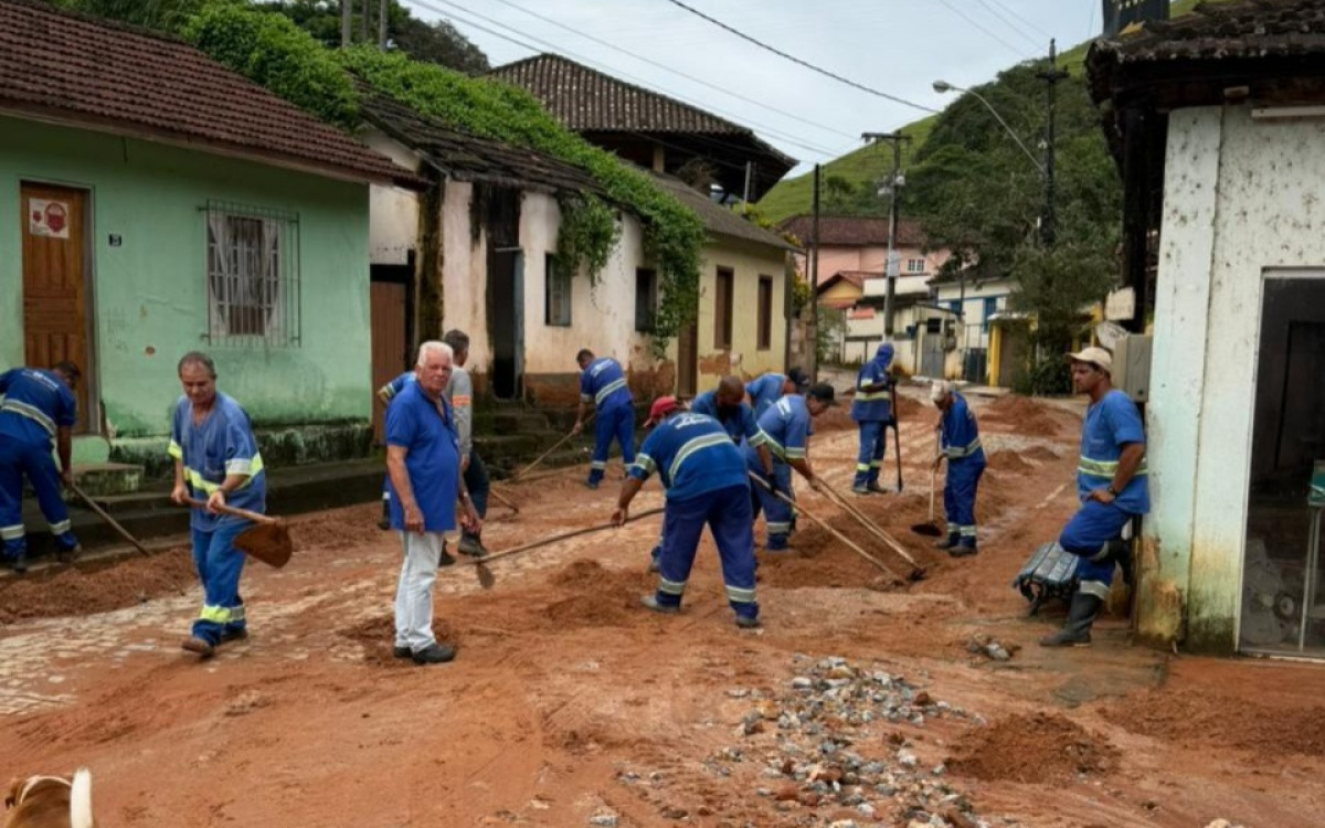 Chuva intensa mobiliza Defesa Civil e causa transtornos em Macaé
