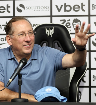 Botafogo entra na Justiça e cobra quase <br>R$ 800 milhões do Lyon