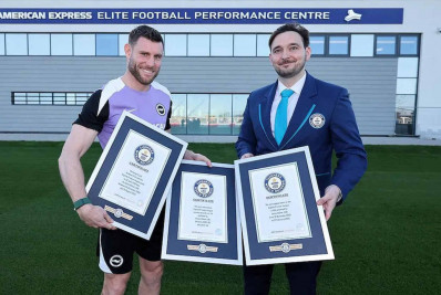 Jogador inglês bate três recordes e entra no Guinness Book