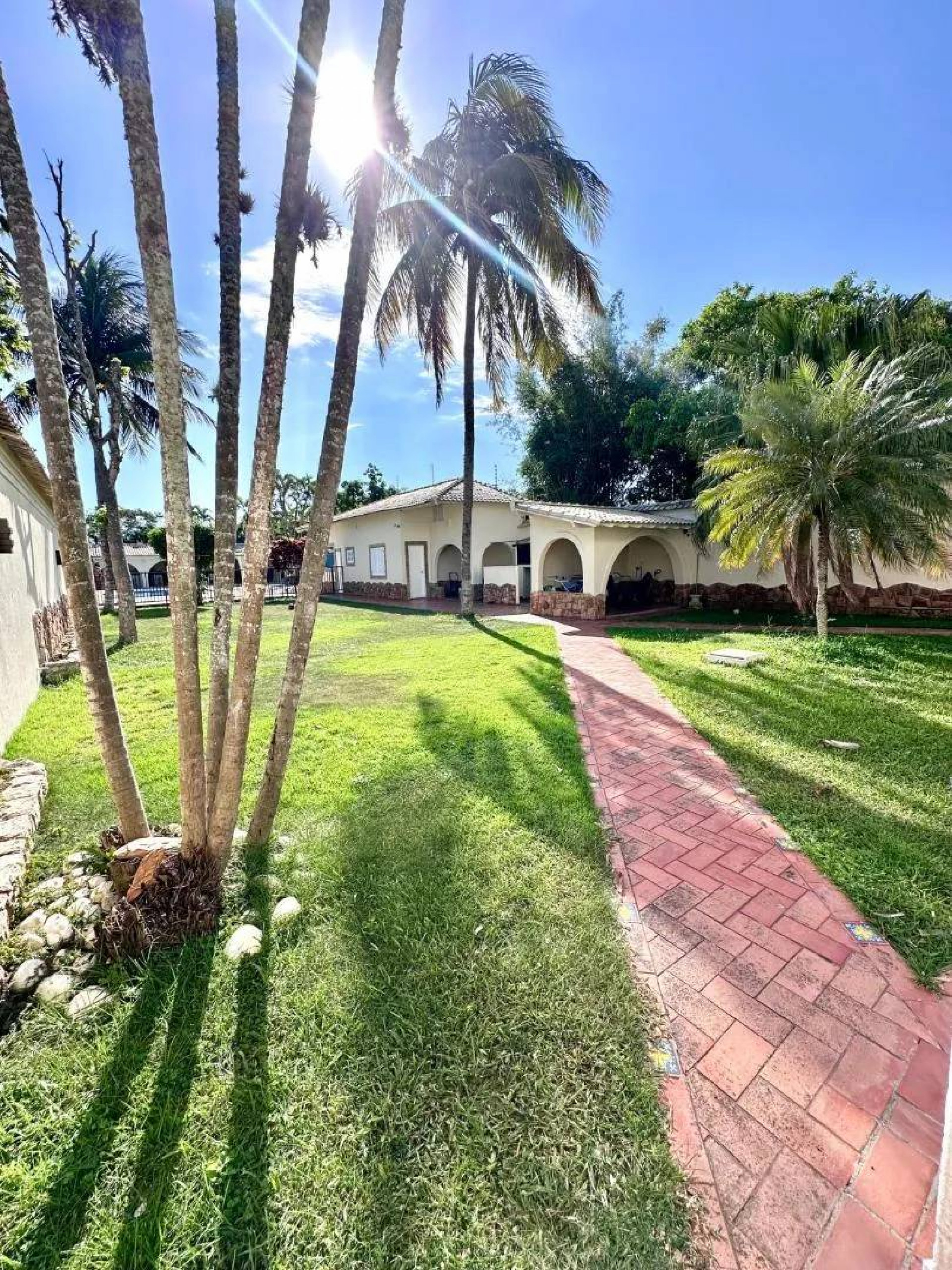 Mansão onde Adilsinho foi preso contava com piscina e ampla área de lazer - Divulgação