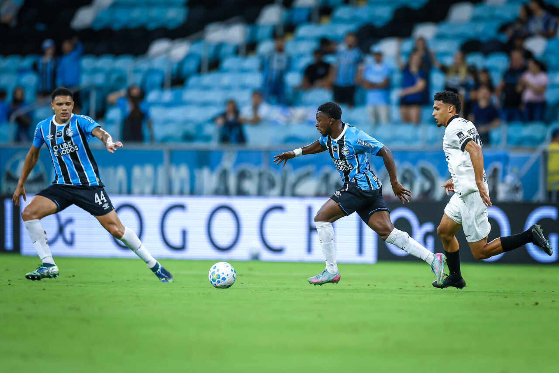 Victor Hugo lamenta derrota do Atl&eacute;tico para o Gr&ecirc;mio: “Lutamos ao m&aacute;ximo”
