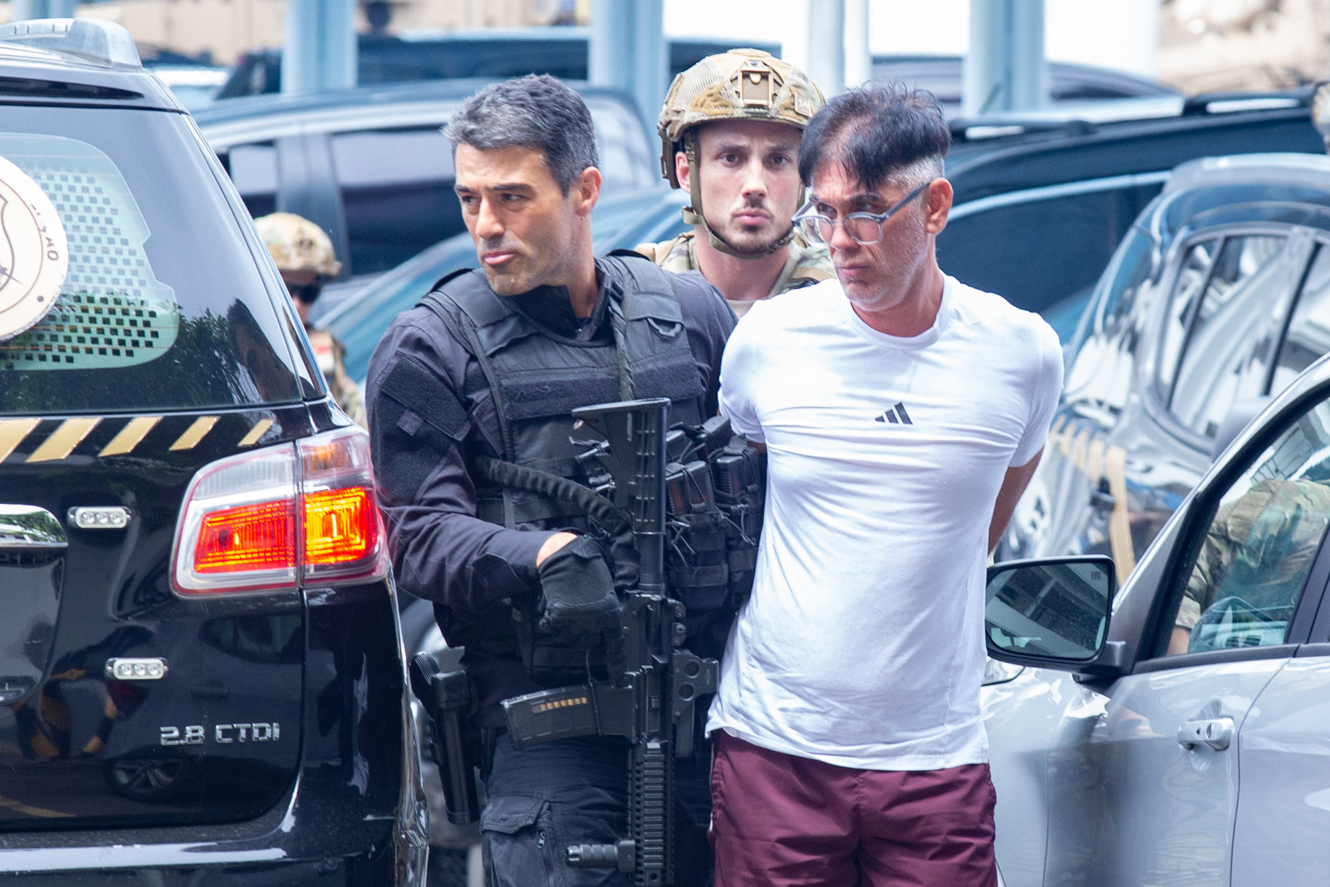 Contraventor Adilsinho chega &agrave; sede da Policia Federal, no Centro do Rio, na manh&atilde; de quinta-feira (26) - &Eacute;rica Martin/Ag&ecirc;ncia O Dia