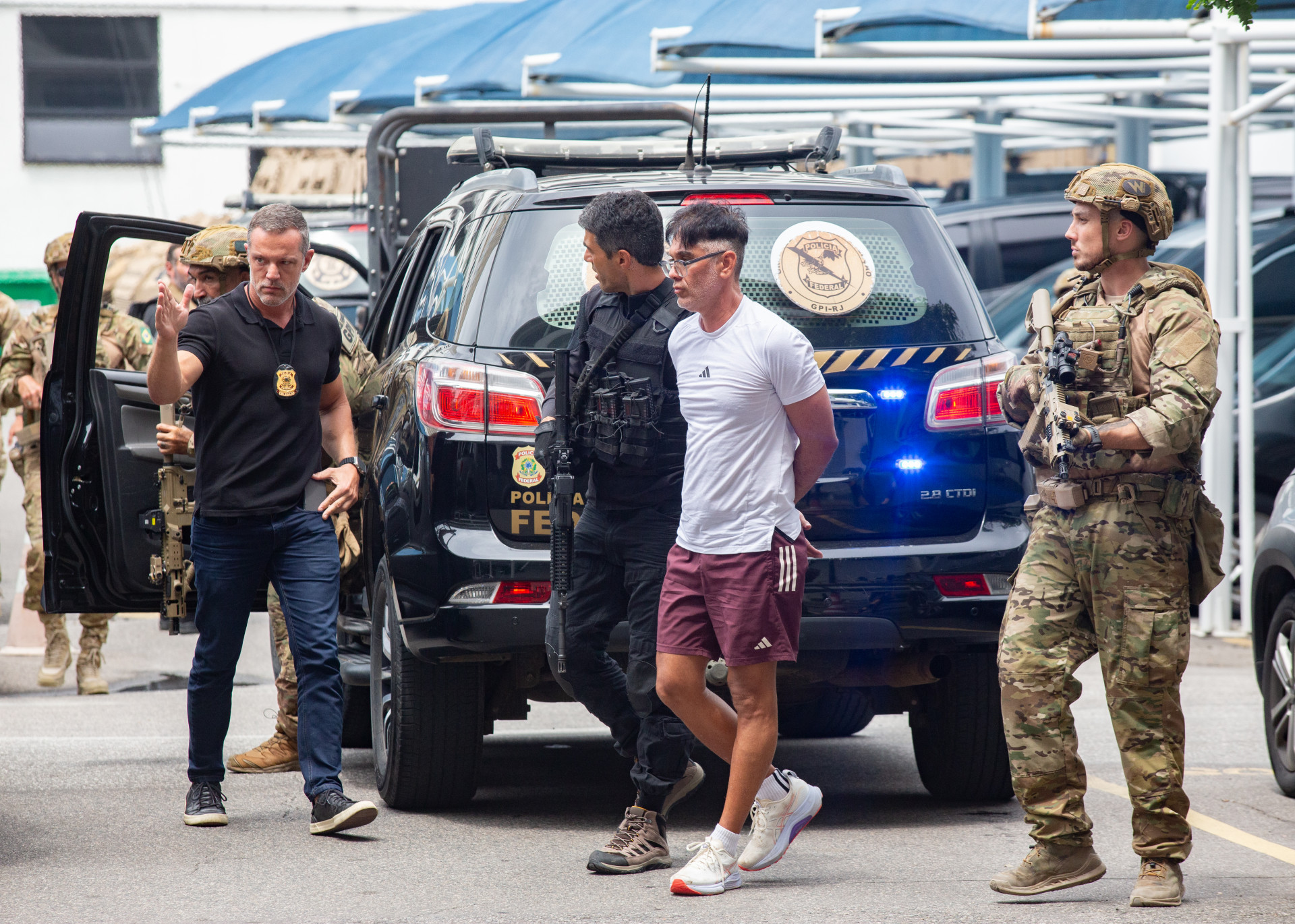 Contraventor Adilsinho chega &agrave; sede da Policia Federal, no Centro do Rio, na manh&atilde; de quinta-feira (26) - &Eacute;rica Martin/Ag&ecirc;ncia O Dia