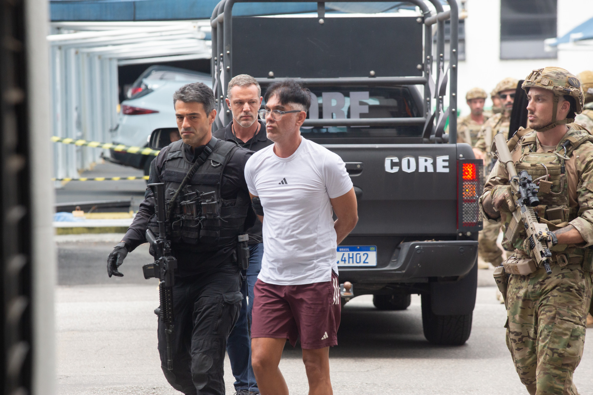 Contraventor Adilsinho chega &agrave; sede da Policia Federal, no Centro do Rio, na manh&atilde; de quinta-feira (26) - &Eacute;rica Martin/Ag&ecirc;ncia O Dia