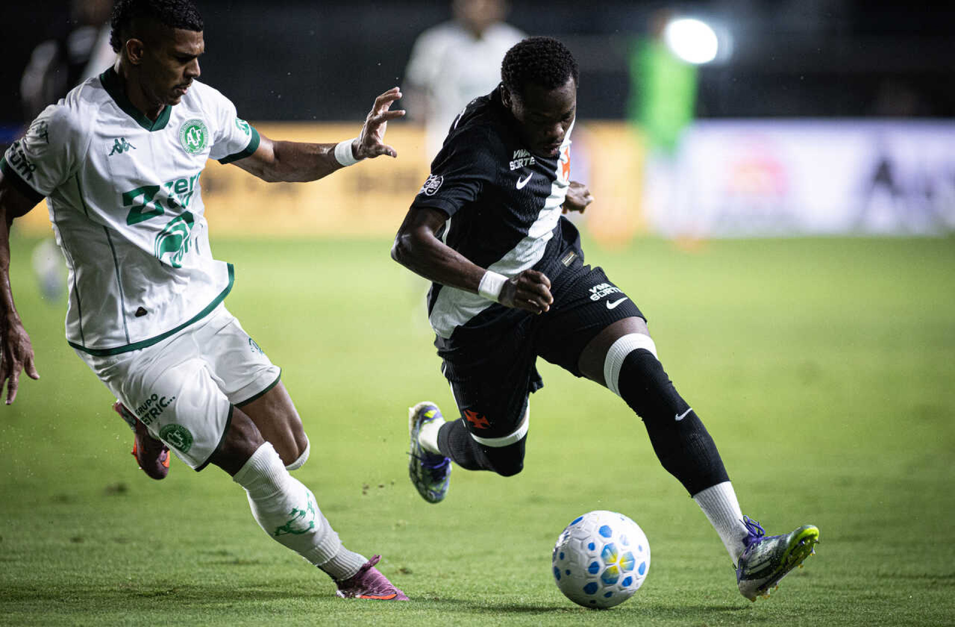 Destaque no Vasco faz G&oacute;mez virar jogador do Brasileir&atilde;o com mais dribles no ano