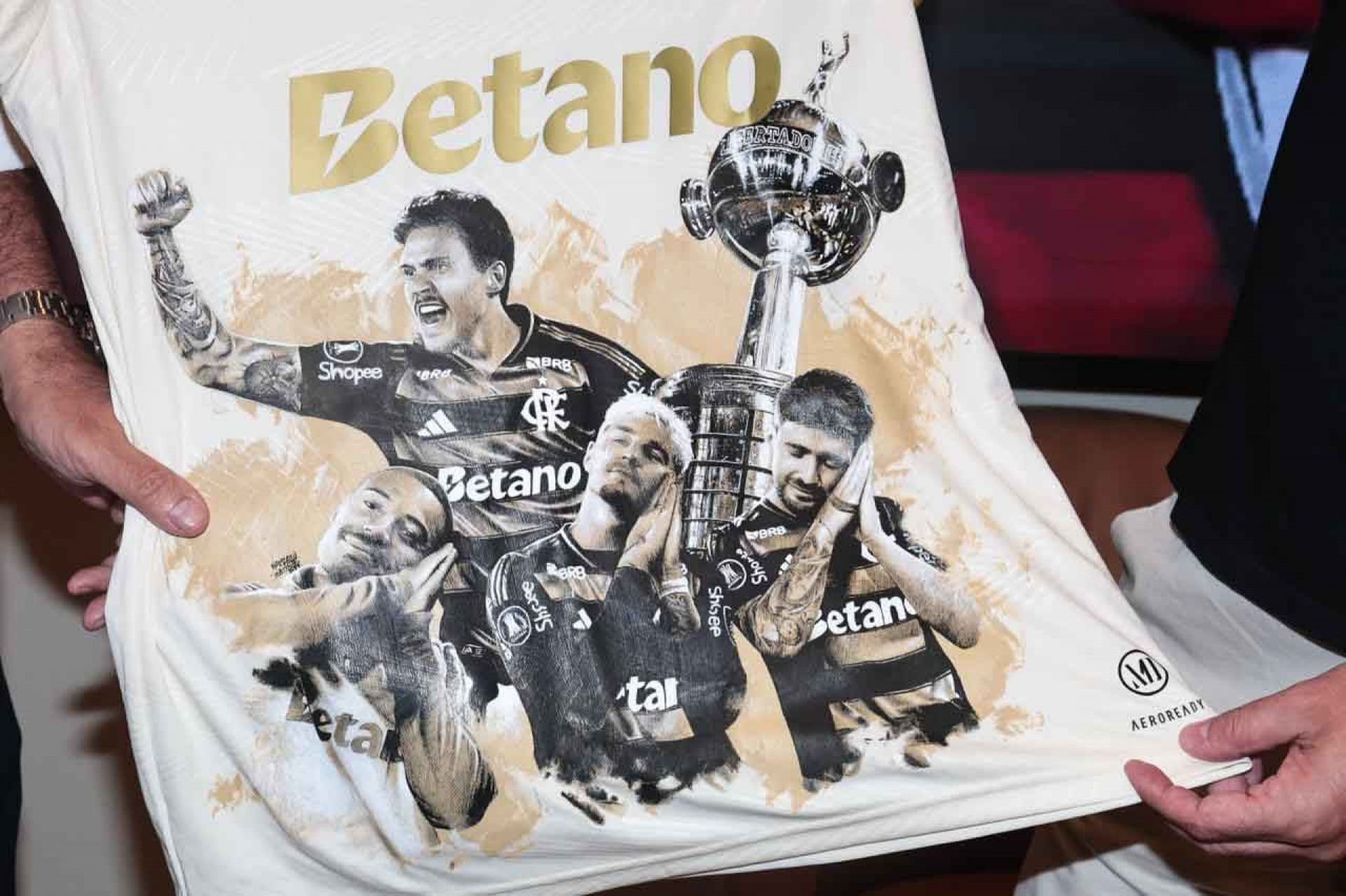 Flamengo recebe pintura exclusiva em alus&atilde;o ao tetra da Libertadores