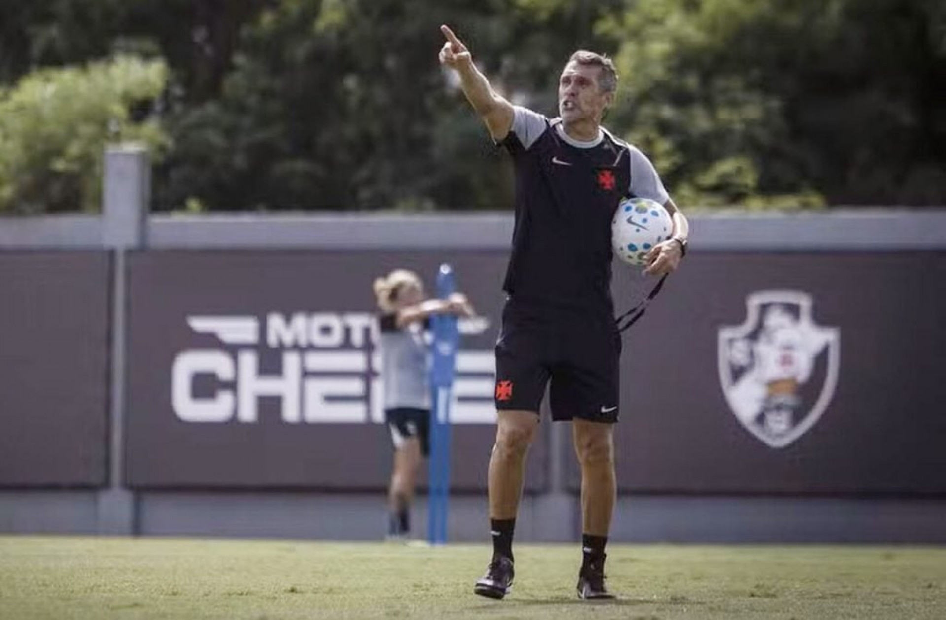 Sem t&eacute;cnico, Vasco vive press&atilde;o e luta contra Z4 mais uma vez