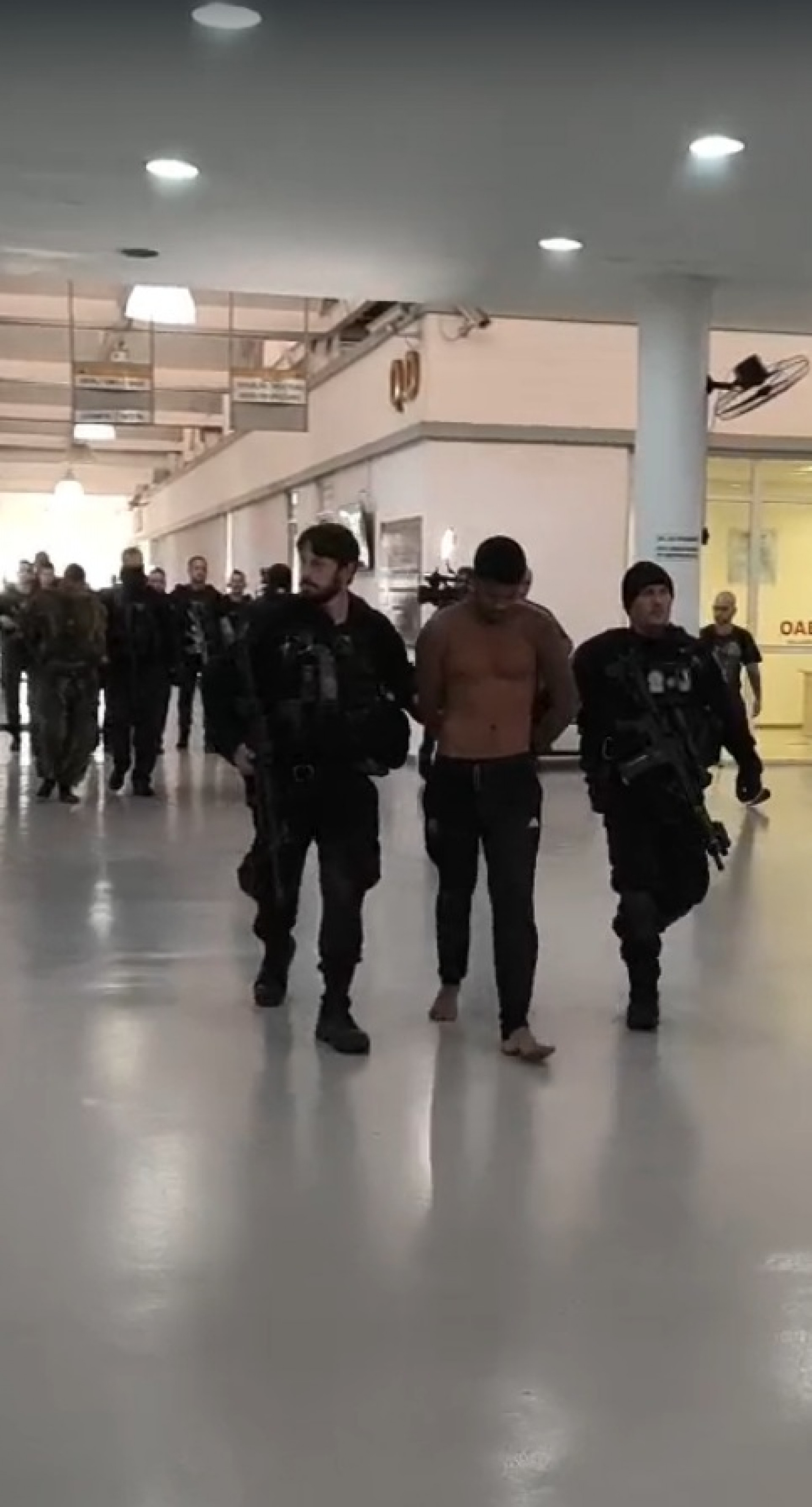 Detidos foram levados para a Cidade da Polícia - Reprodução