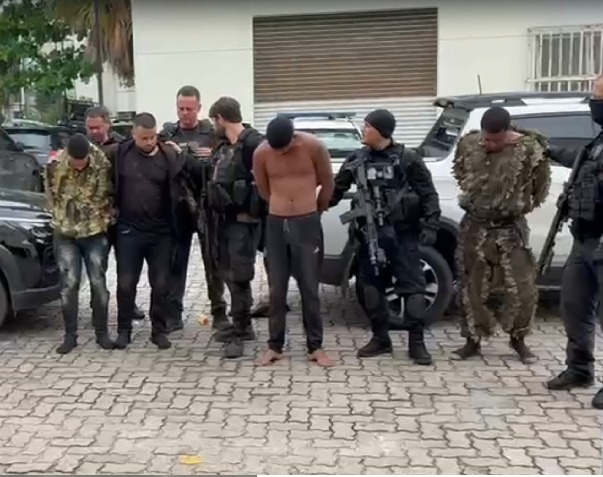 Detidos foram levados para a Cidade da Polícia - Reprodução