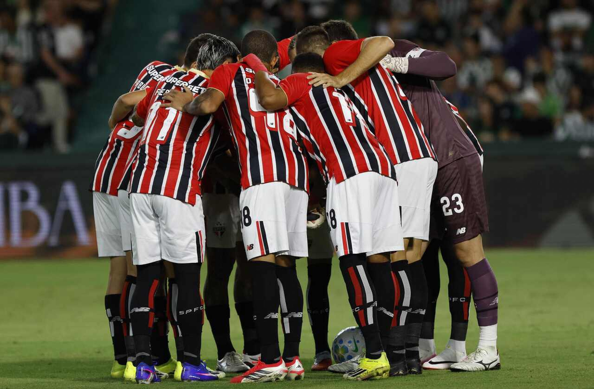 S&atilde;o Paulo roda elenco, mant&eacute;m invencibilidade e chega fortalecido para decis&atilde;o