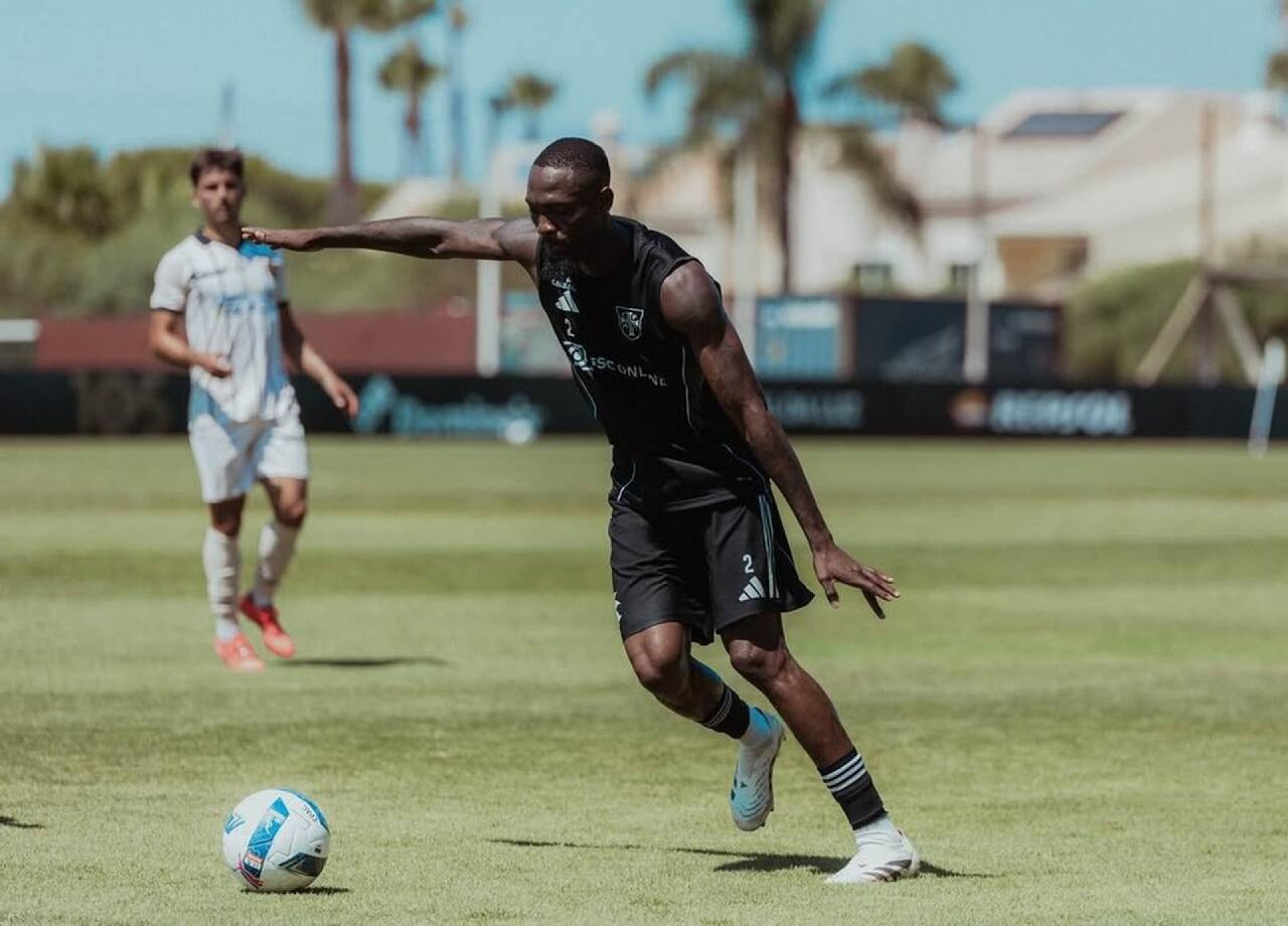 Remo est&aacute; perto de anunciar a contrata&ccedil;&atilde;o de zagueiro camaron&ecirc;s