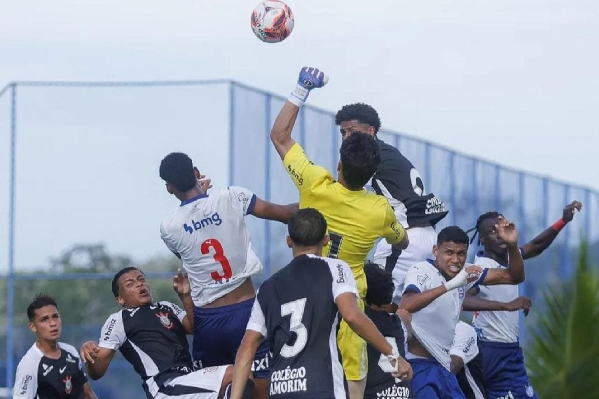 Corinthians marca no final e empata com o Bahia no Brasileir&atilde;o Sub-20