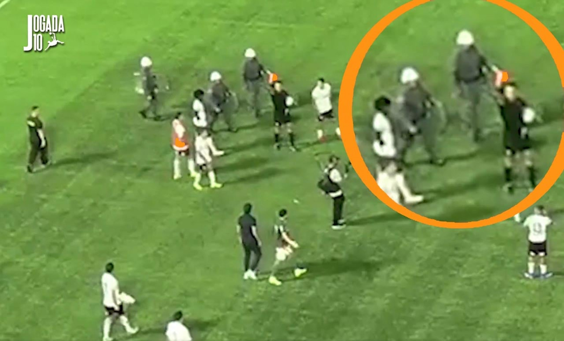 Palmeiras desmente relato da arbitragem em expuls&atilde;o de Abel Ferreira