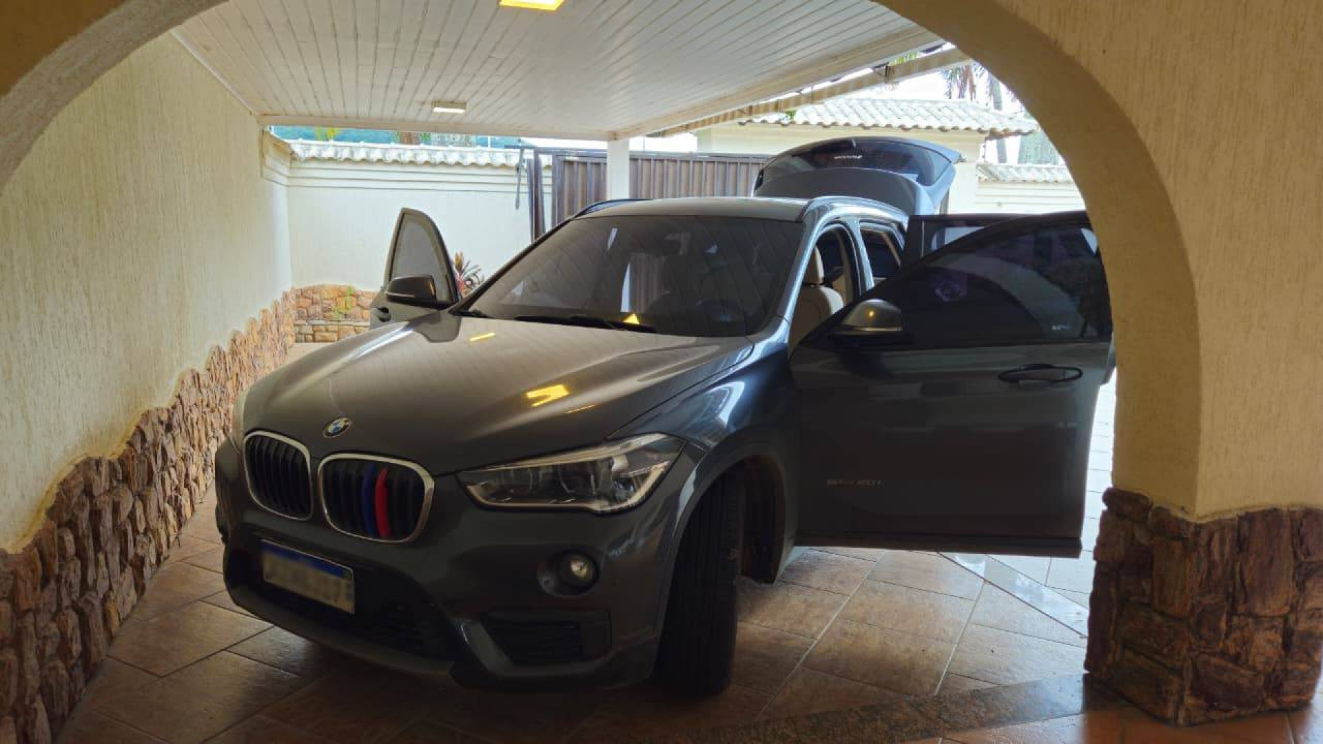 Carro apreendido na casa onde Adilsinho foi preso - Divulgação