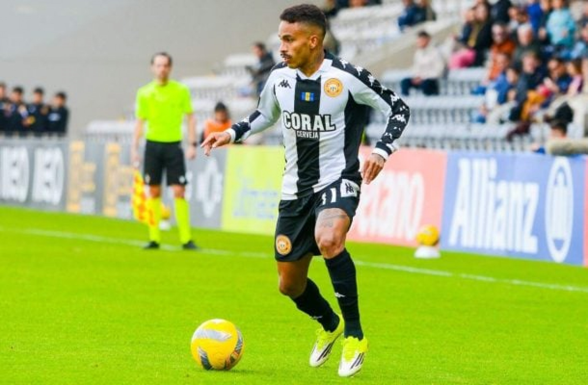 Ex-S&atilde;o Paulo, Paulinho B&oacute;ia alcan&ccedil;a 180 jogos e mira recorde em Portugal