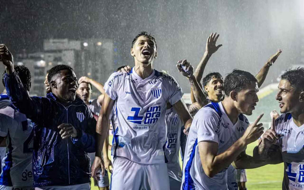 Gr&ecirc;mio e Internacional brigam pela contrata&ccedil;&atilde;o de zagueiro do Ava&iacute;