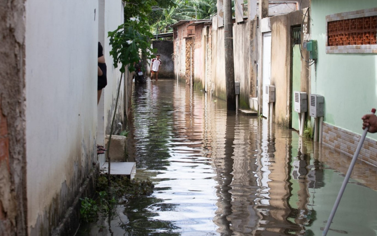 A região do Lote 2, em Santa Cruz, foi bastante castigada pela chuva desta quinta (26)