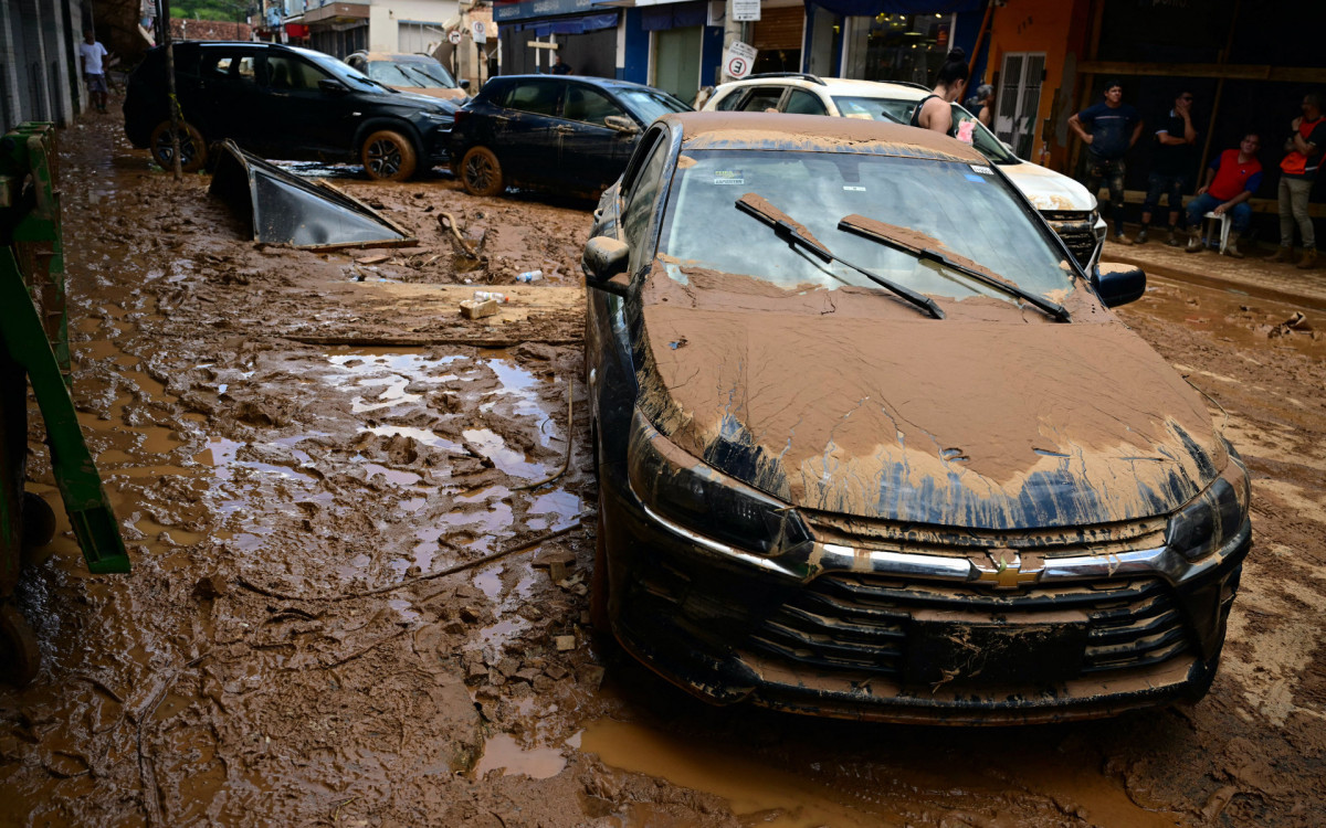 Chuvas torrenciais provocarem inunda&ccedil;&otilde;es e deslizamentos de terra, em MG - AFP