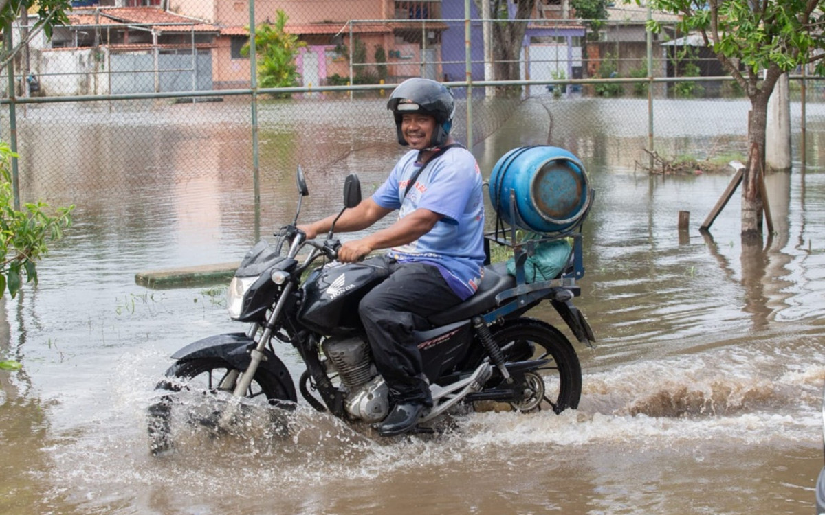 Chuva em Santa Cruz teve acumulado de 94,2 mm e deixou o Lote 2 alagado