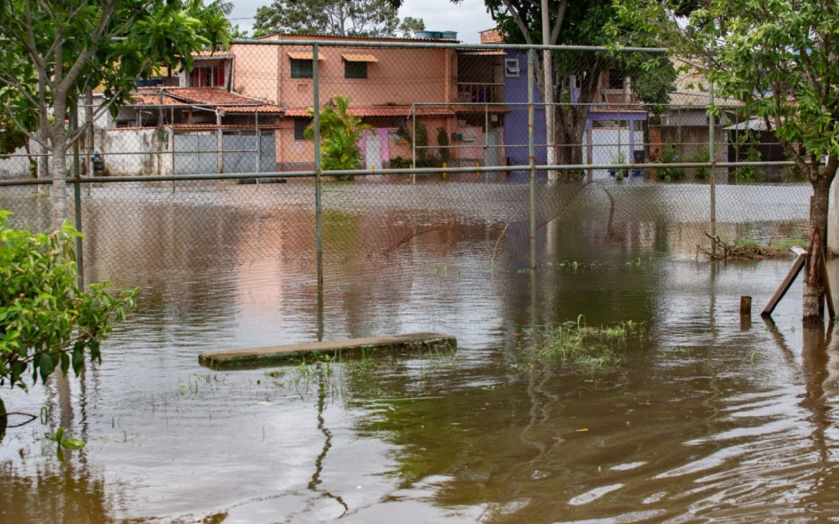 Chuva em Santa Cruz teve acumulado de 94,2 mm e deixou o Lote 2 alagado