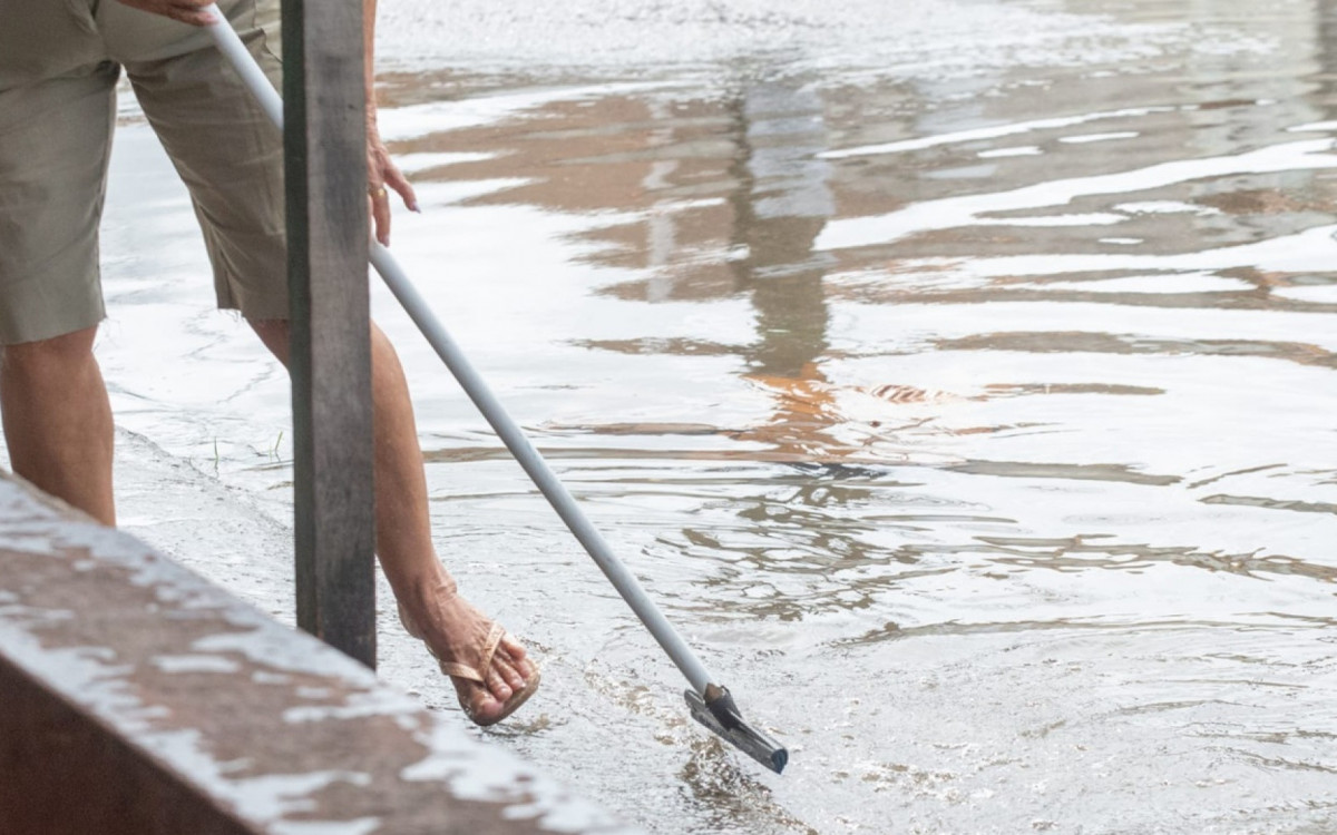 Chuva em Santa Cruz teve acumulado de 94,2 mm e deixou o Lote 2 alagado - Érica Martin/Agência O Dia