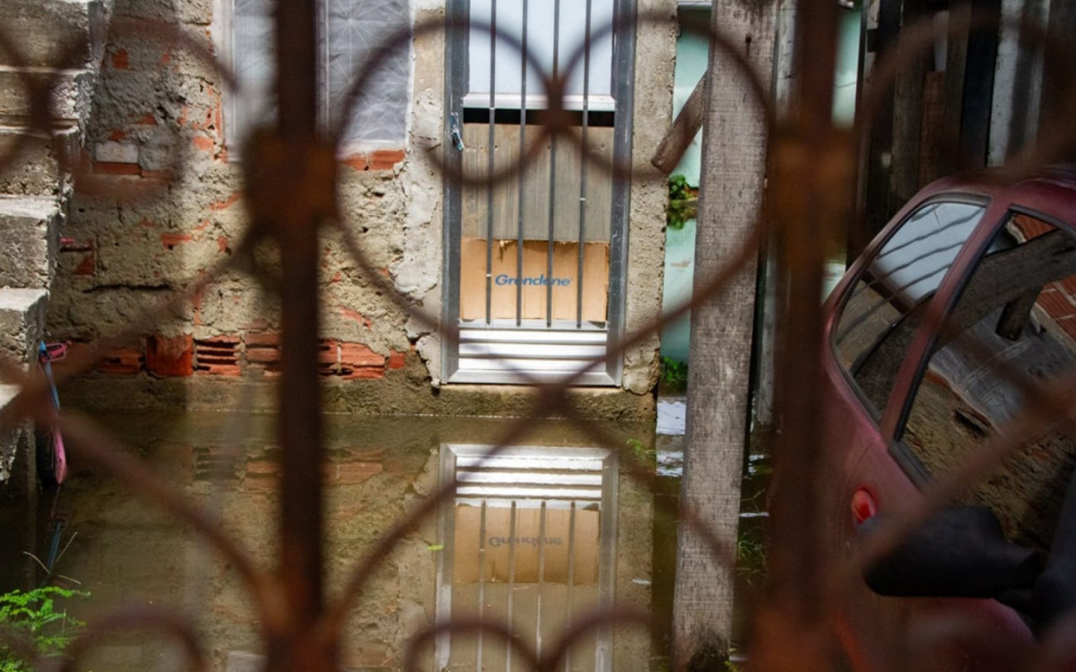 Moradores do Lote 2, em santa Cruz, tiveram prejuízo com mais um episódio de enchente