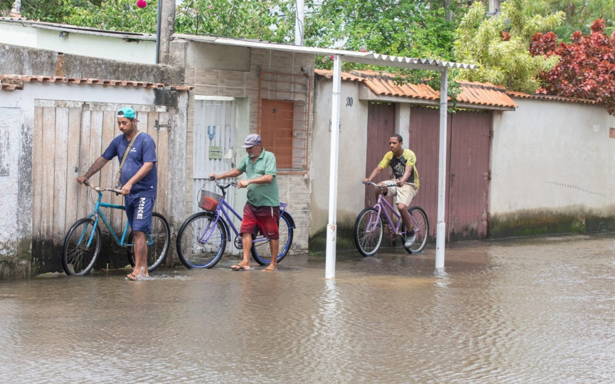 Moradores do Lote 2, em santa Cruz, tiveram prejuízo com mais um episódio de enchente