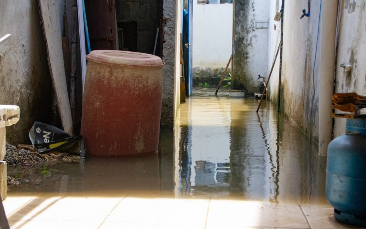 Moradores do Lote 2, em santa Cruz, tiveram prejuízo com mais um episódio de enchente