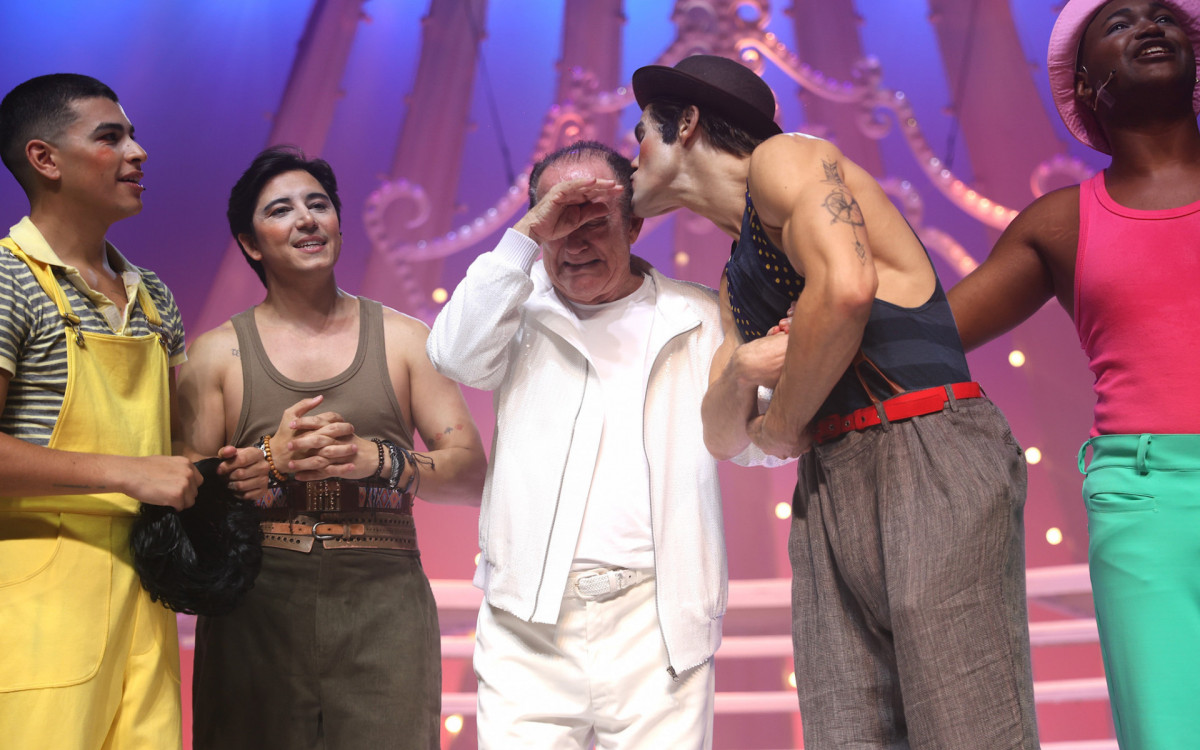 Renato Aragão se emociona na estreia do musical \'Adorável Trapalhão\' no Rio