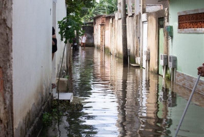 Após chuva, moradores de Santa Cruz desabafam sobre rotina de enchentes: ‘Lote 2 abandonado’