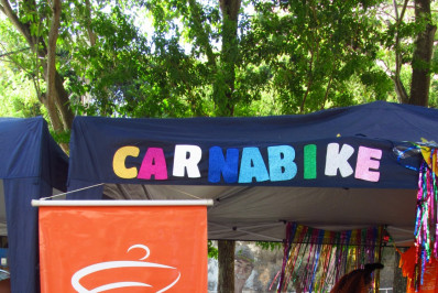 Carnabike 2026 une folia e mobilidade ativa na Praça da Bicicleta, no Gragoatá, neste sábado