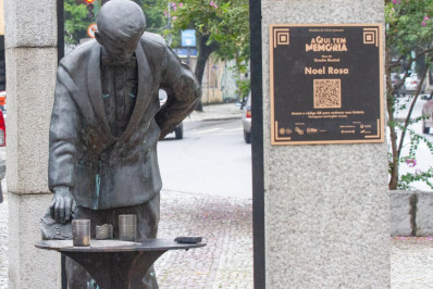 Saudade do 'Poeta da Vila': Moradores cobram retorno da estátua de Noel Rosa