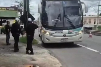 Homem com mandado de prisão por tráfico é detido após embarcar em ônibus de São Pedro