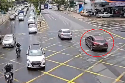 Carro furtado é recuperado na Ponte Rio-Niterói com adolescentes e criança